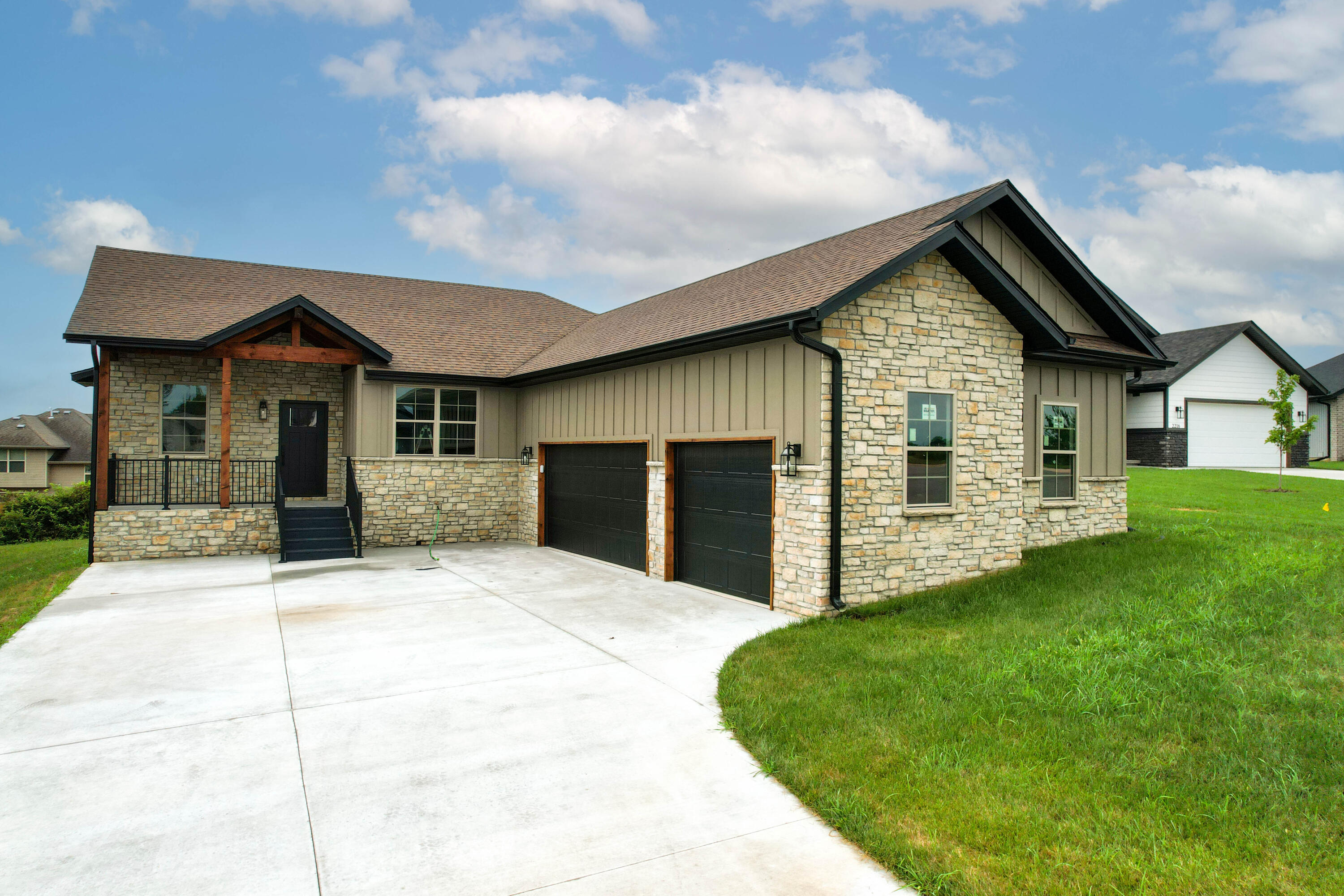 2214 W Braxton Court Ozark, MO 65721