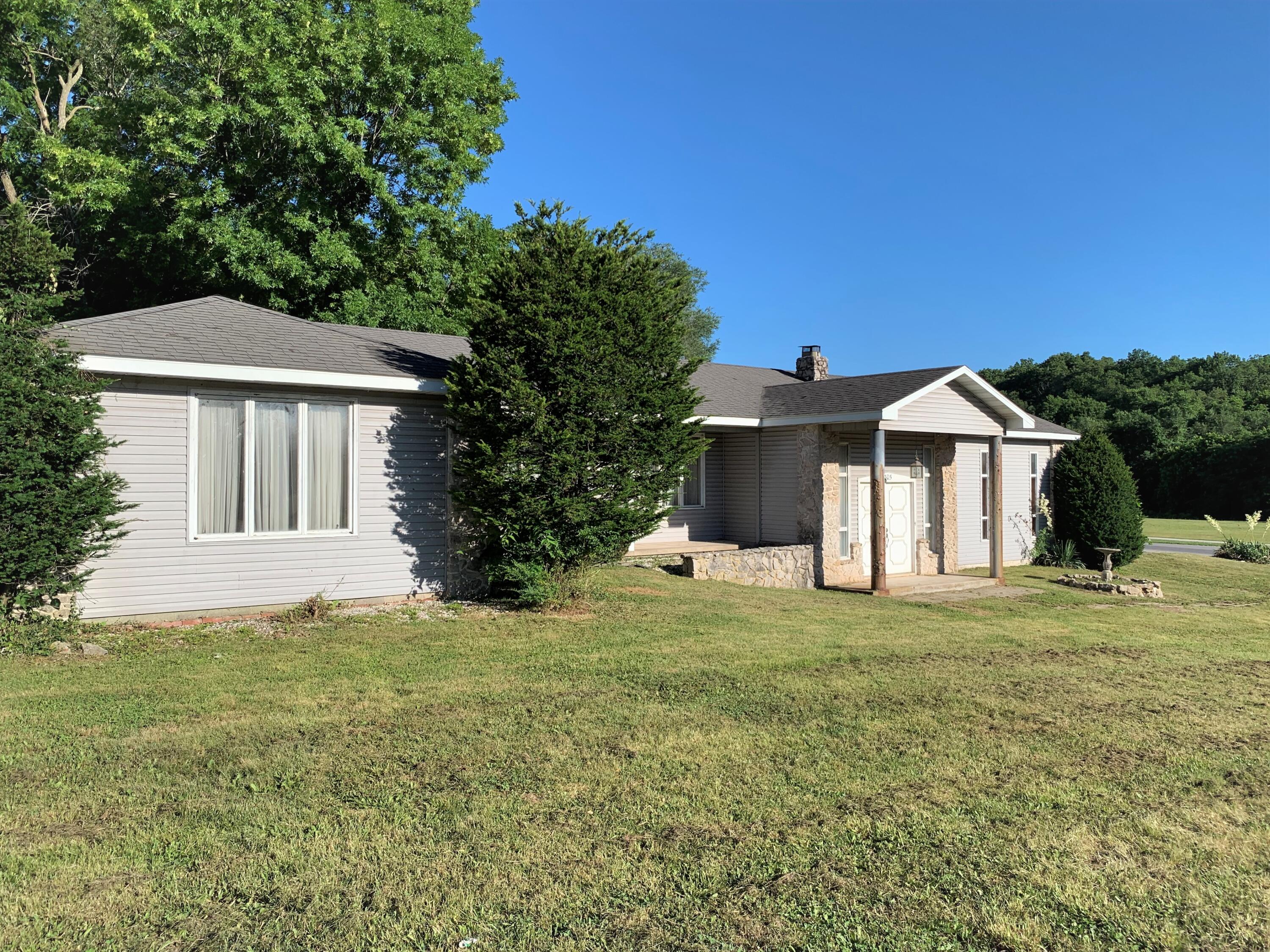 305 S Commerce Street Crane, MO 65633