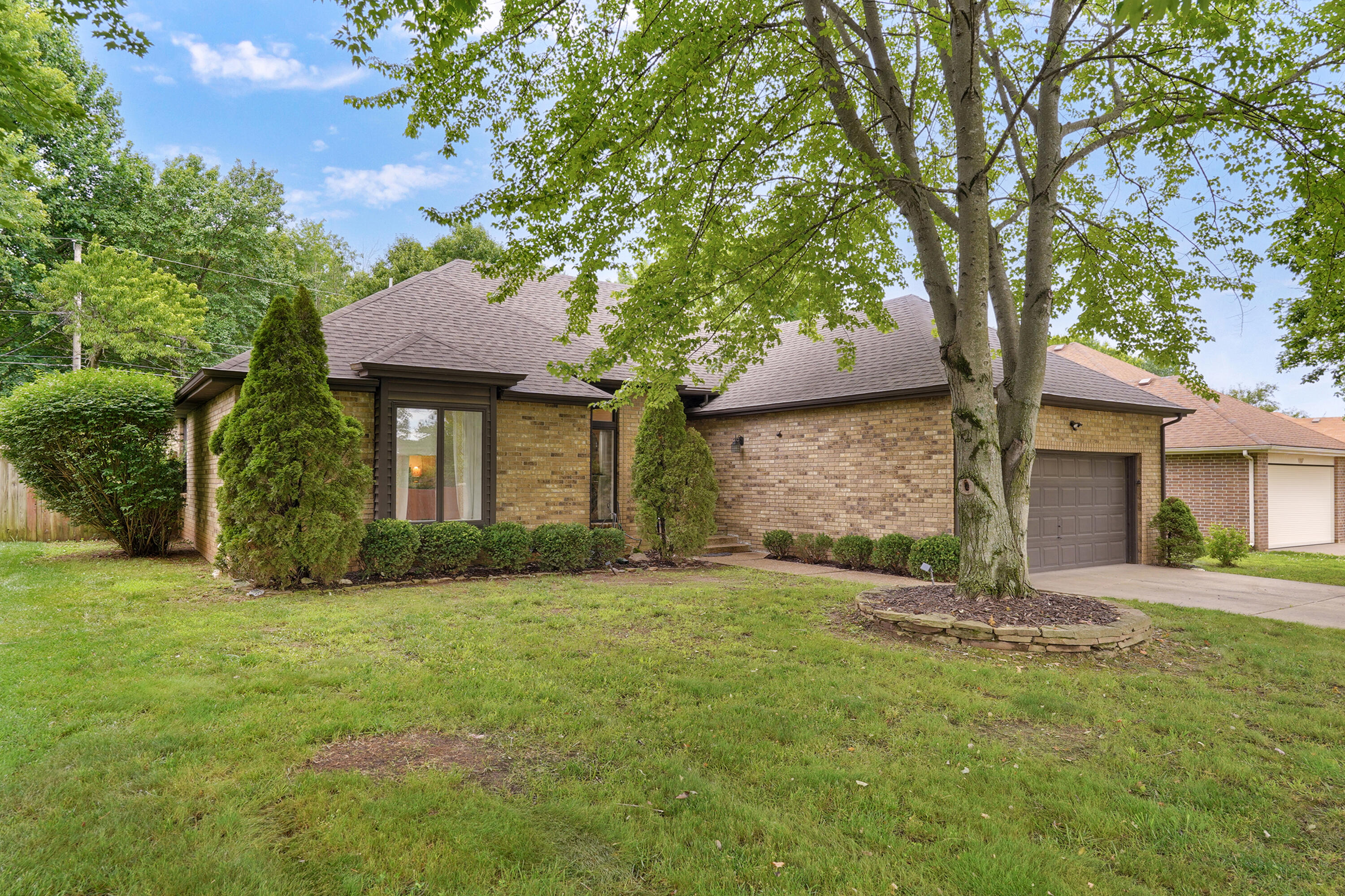 1917 S Forrest Heights Avenue Springfield, MO 65809