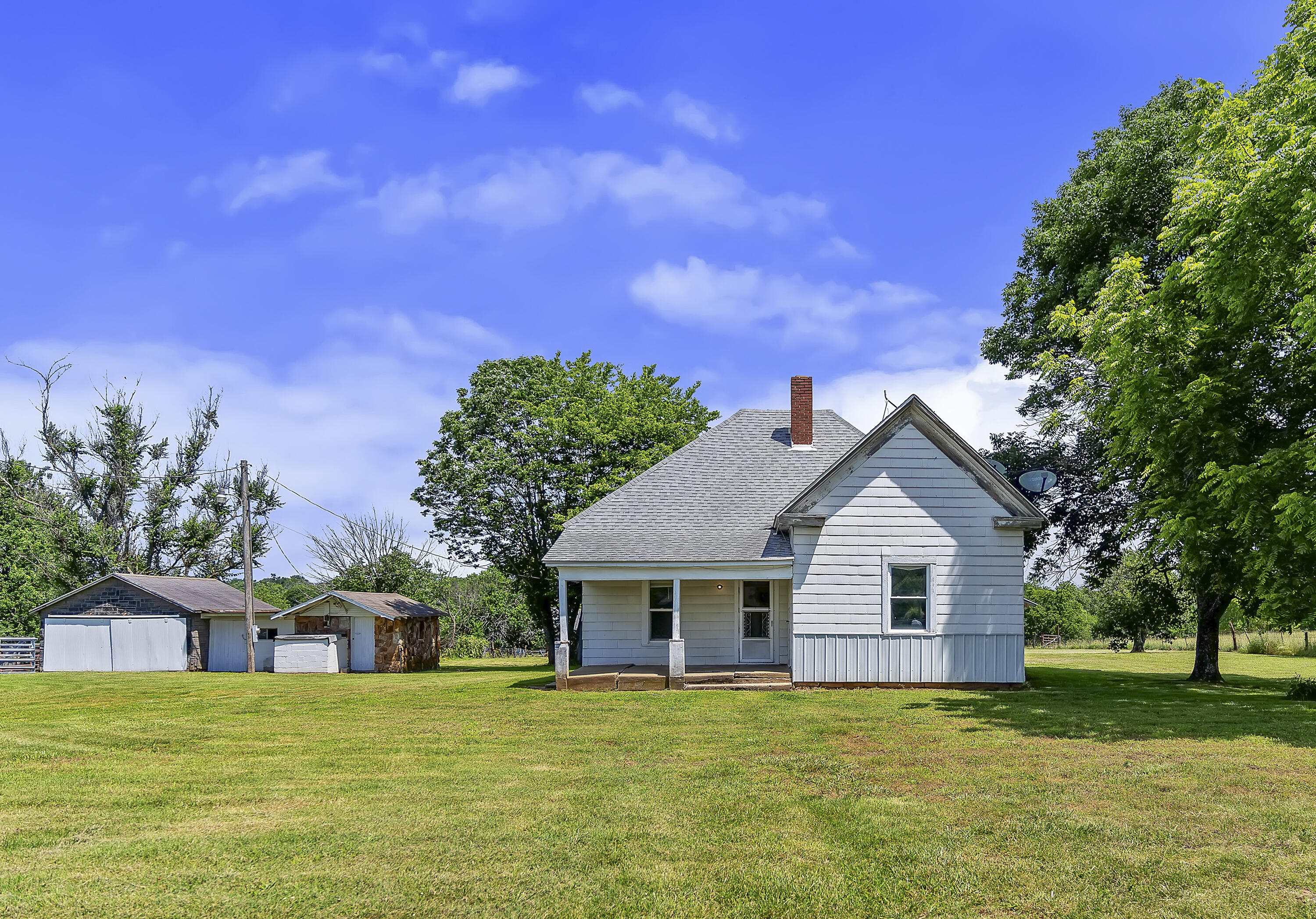 8527 W Farm Road 76 Willard, MO 65781