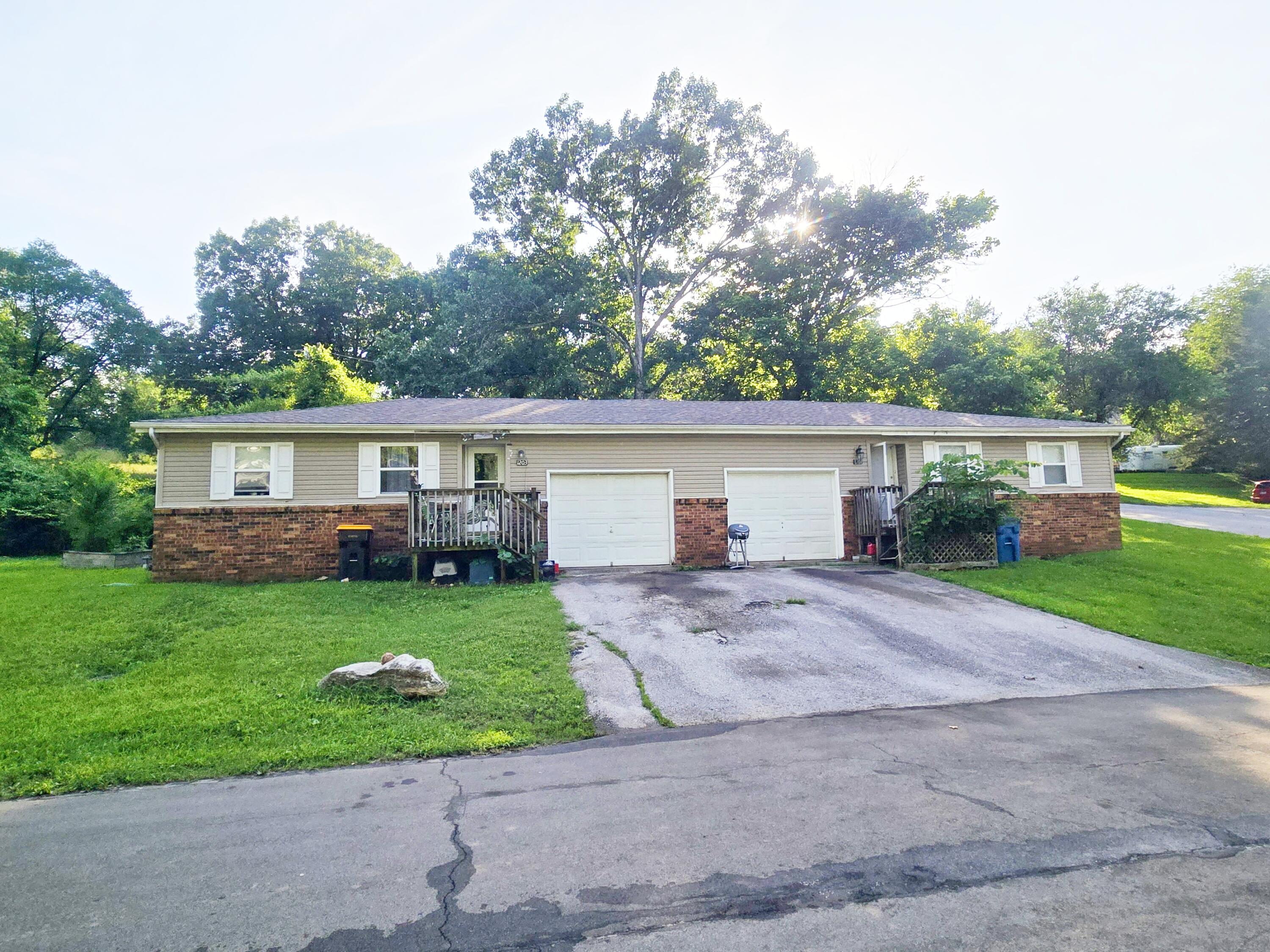 1201, 1203 S 3rd Avenue Ozark, MO 65721