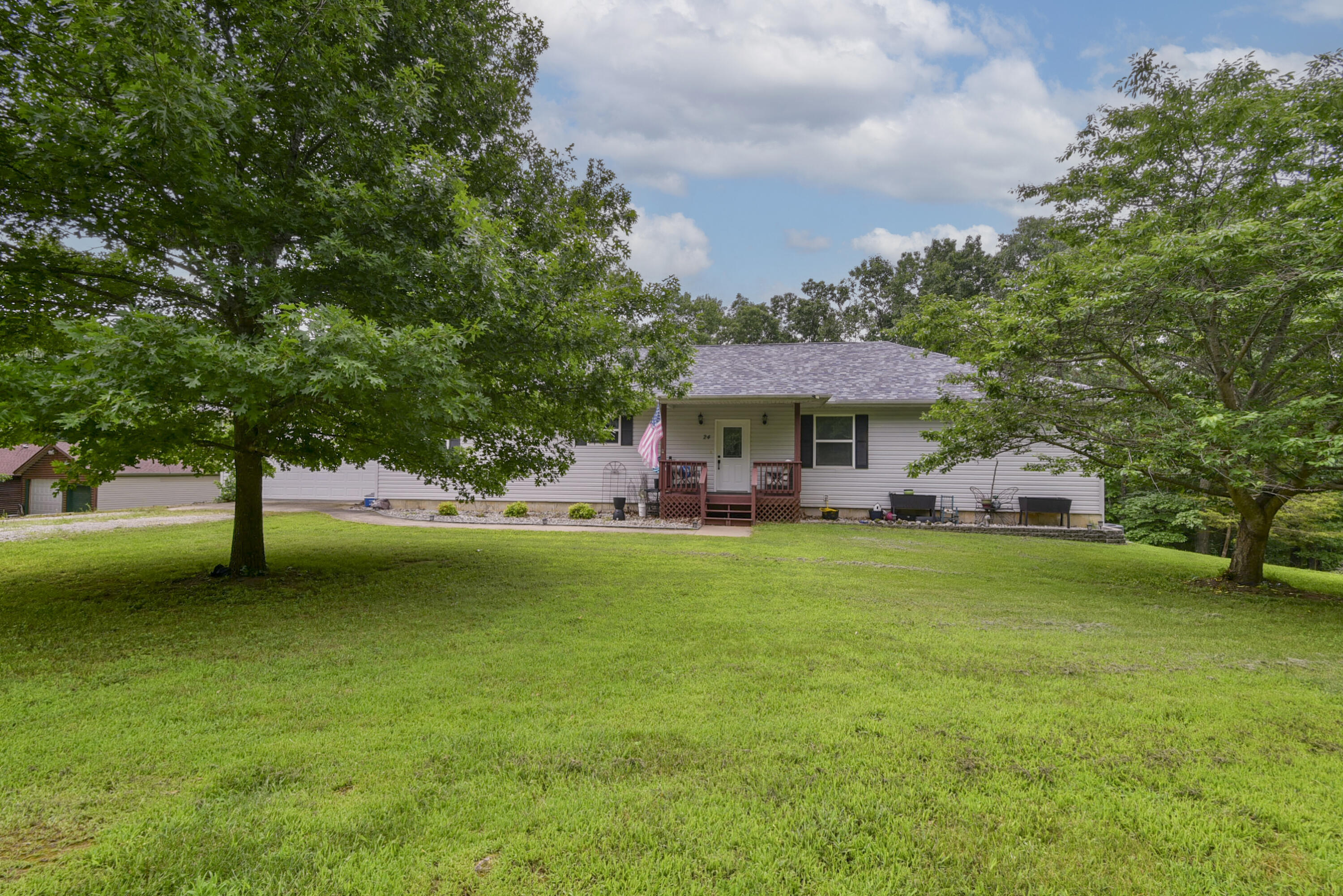 24 Centinnial Lane Galena, MO 65656