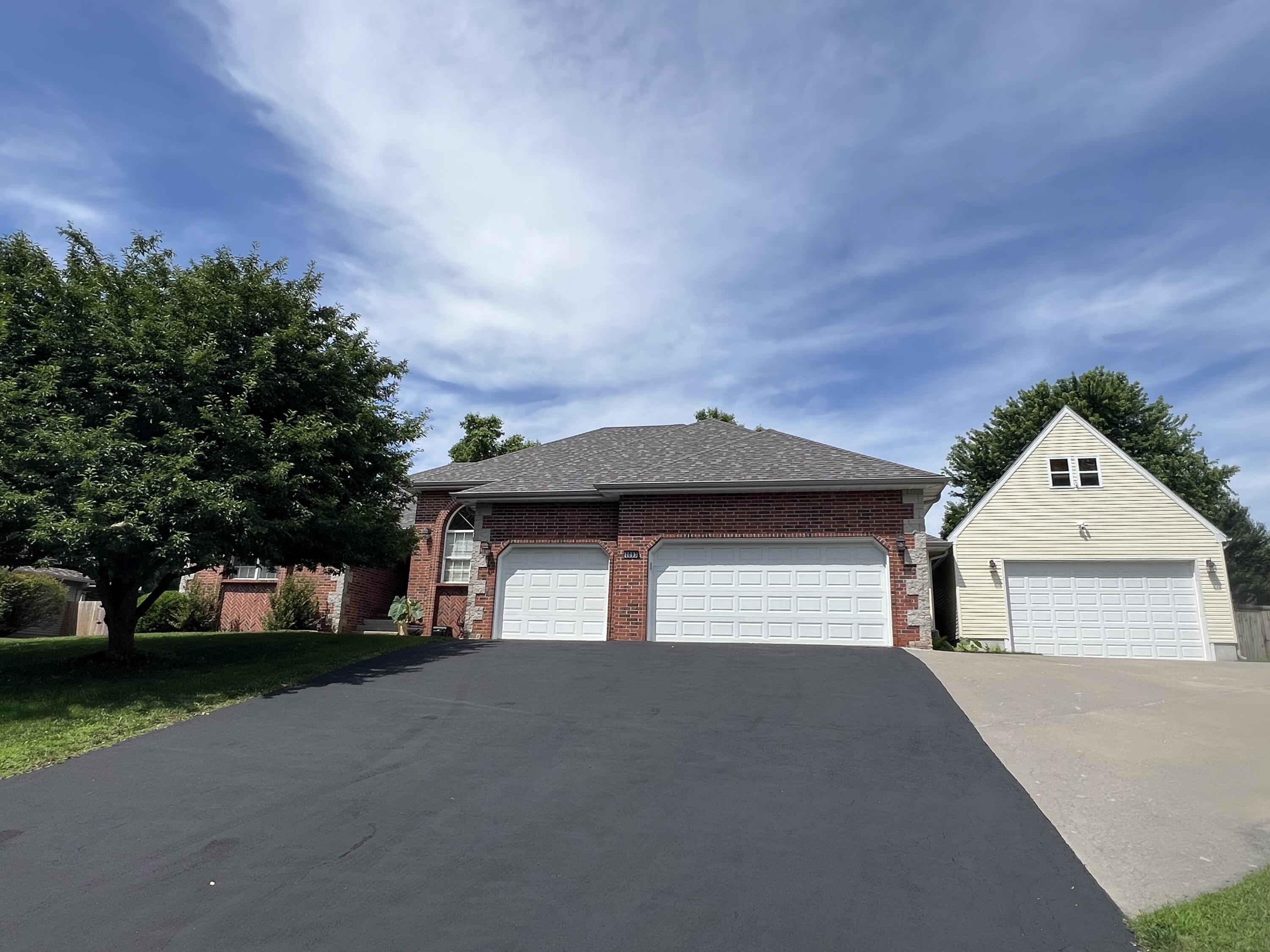 2093 N Preakness Drive Nixa, MO 65714