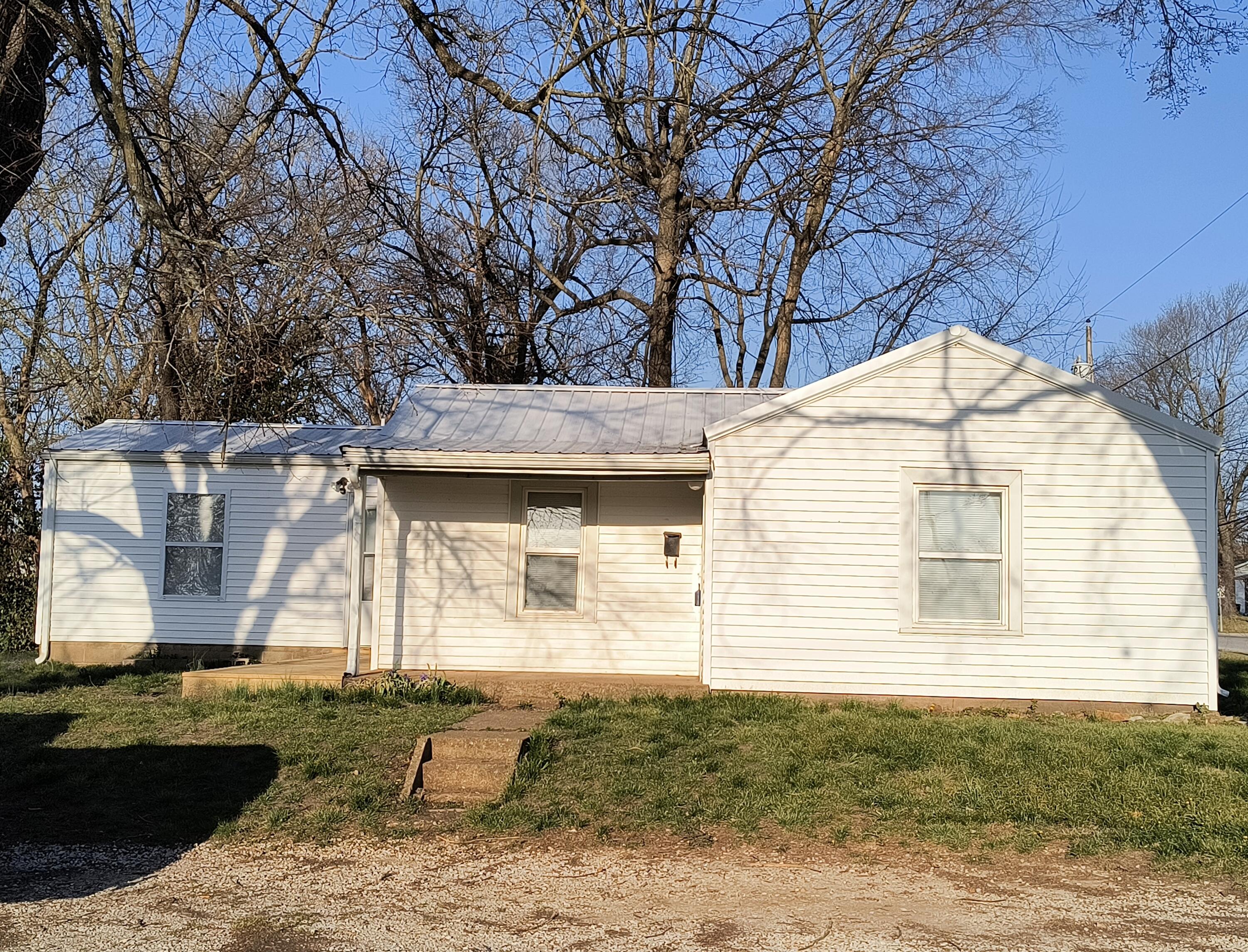 123 Dunnegan Street Bolivar, MO 65613