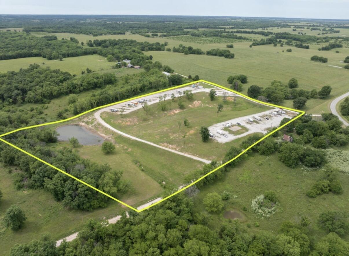 112 E Dade 22 Arcola, MO 65603