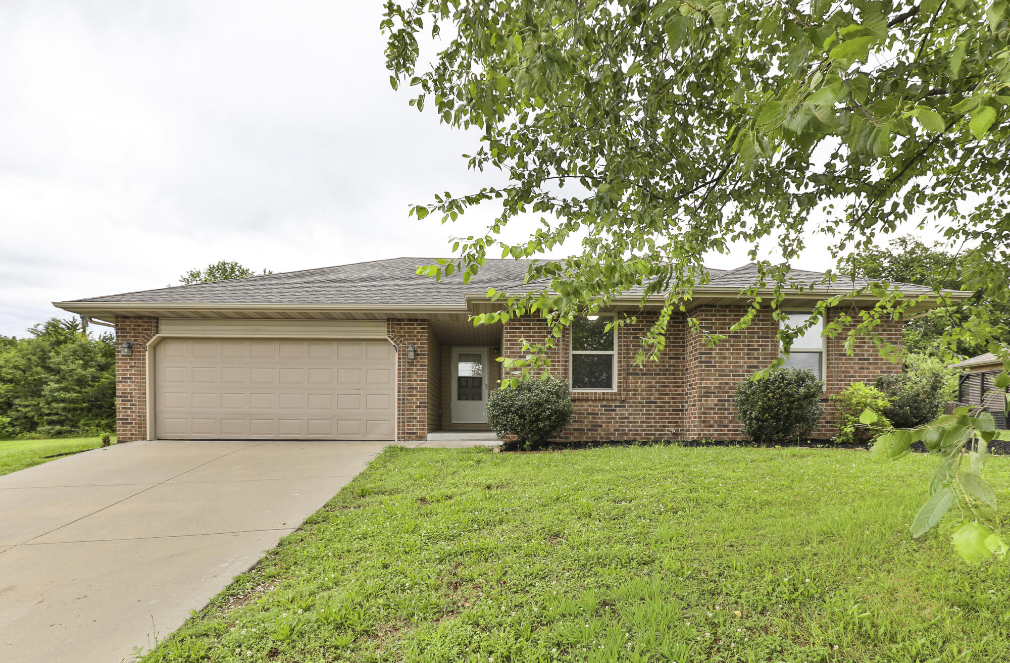 561 S Denver Place Bolivar, MO 65613