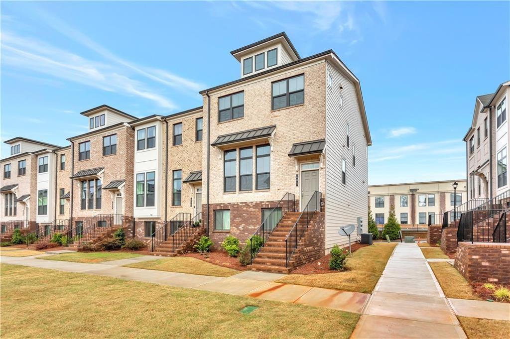 605 Fairview Cir Roswell, GA 30076