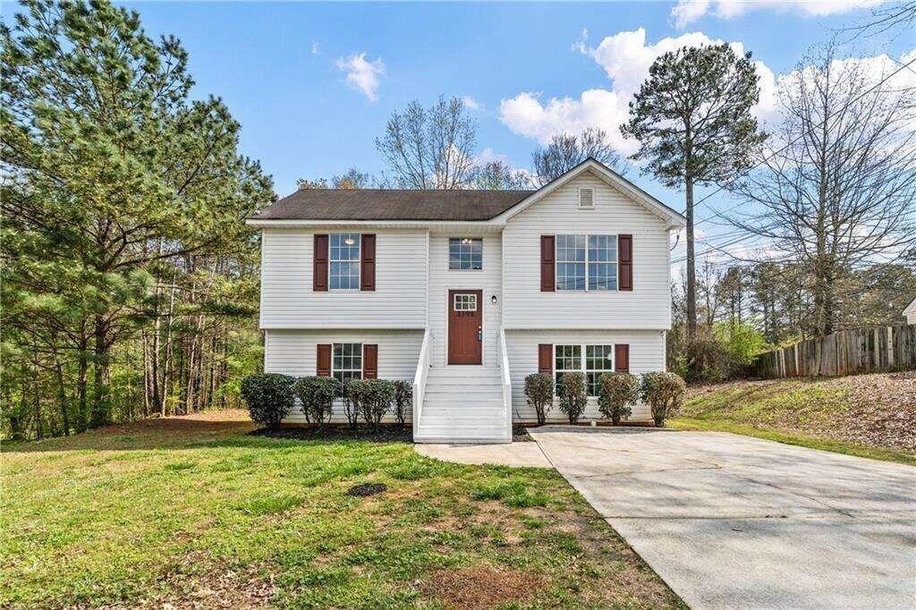 3395 Lineview Drive Ellenwood, GA 30294