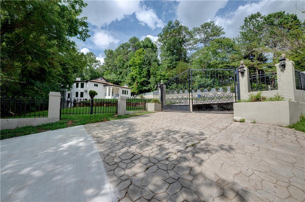 5075 Greentree Trail Atlanta, GA 30349