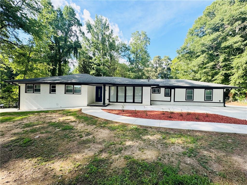 1300 Loch Lomond Trail Atlanta, GA 30331