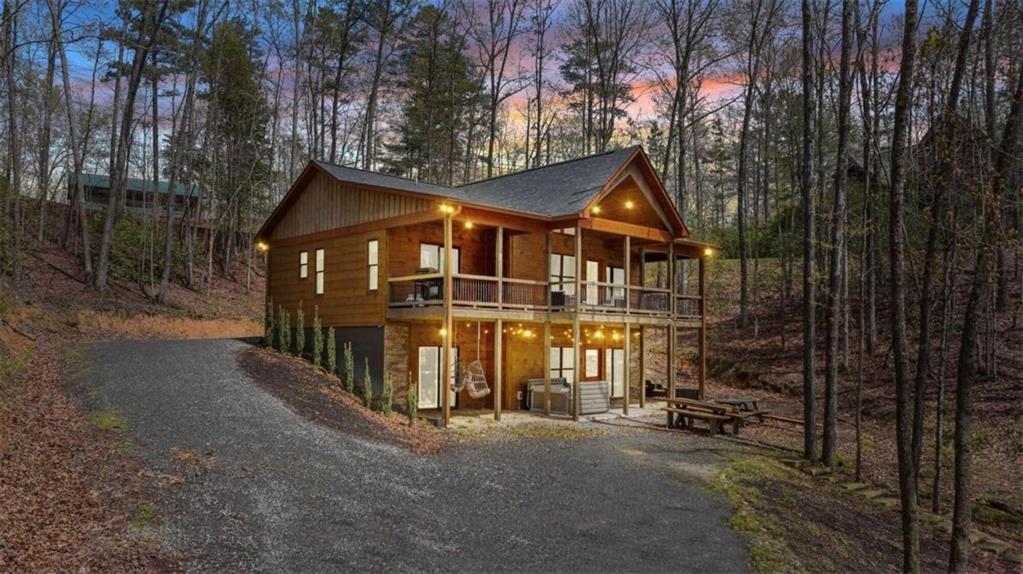 2070 Mountain Tops Road Blue Ridge, GA 30513