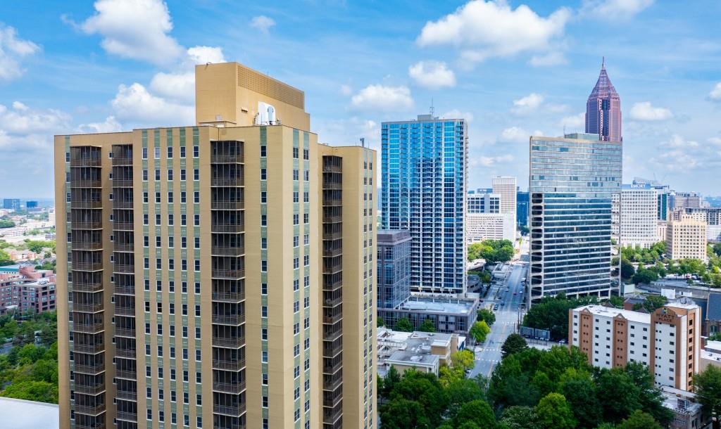 300 Peachtree Street UNIT 17B Atlanta, GA 30308