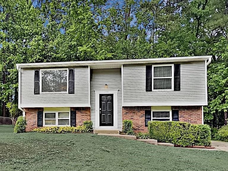 390 Hembree Forest Circle Roswell, GA 30076