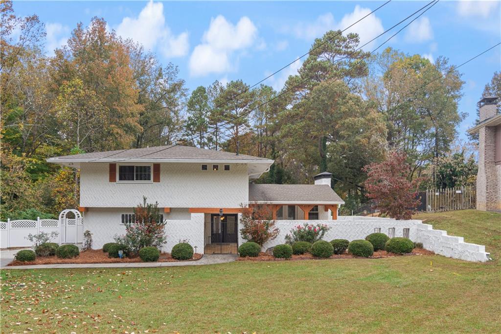 2768 W Fontainebleau Drive Dunwoody, GA 30360