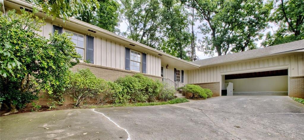 240 Abington Drive Atlanta, GA 30328