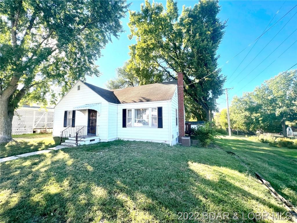 502 W 2nd St Stover, MO 65078