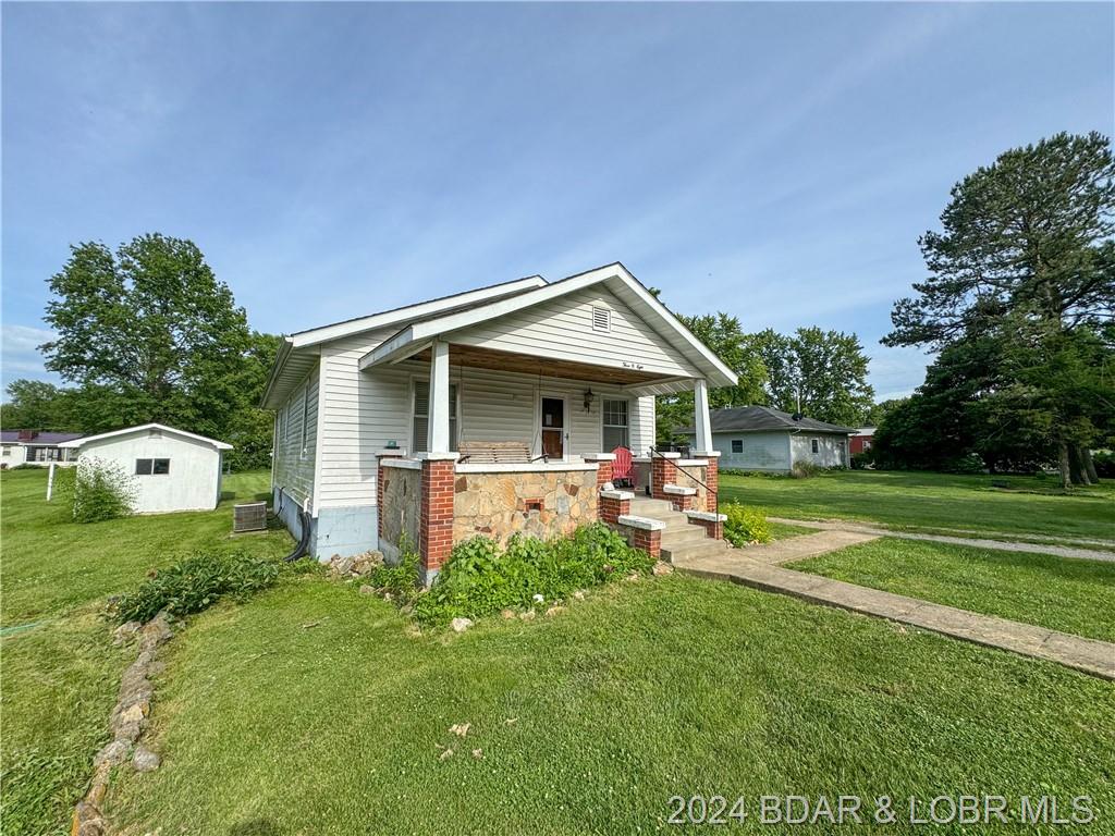 308 S Walnut St Versailles, MO 65084