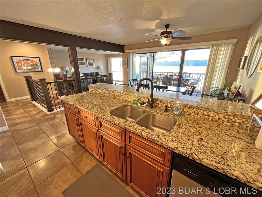 389 Barba Le Lane Lake Ozark, MO 65049