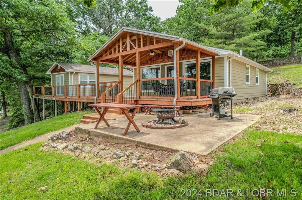 752 Wings Cr Sunrise Beach, MO 65079