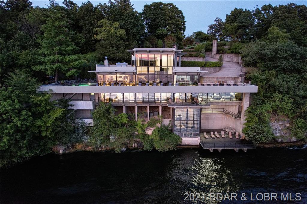 2610 Arrowhead Estates Rd Lake Ozark, MO 65049