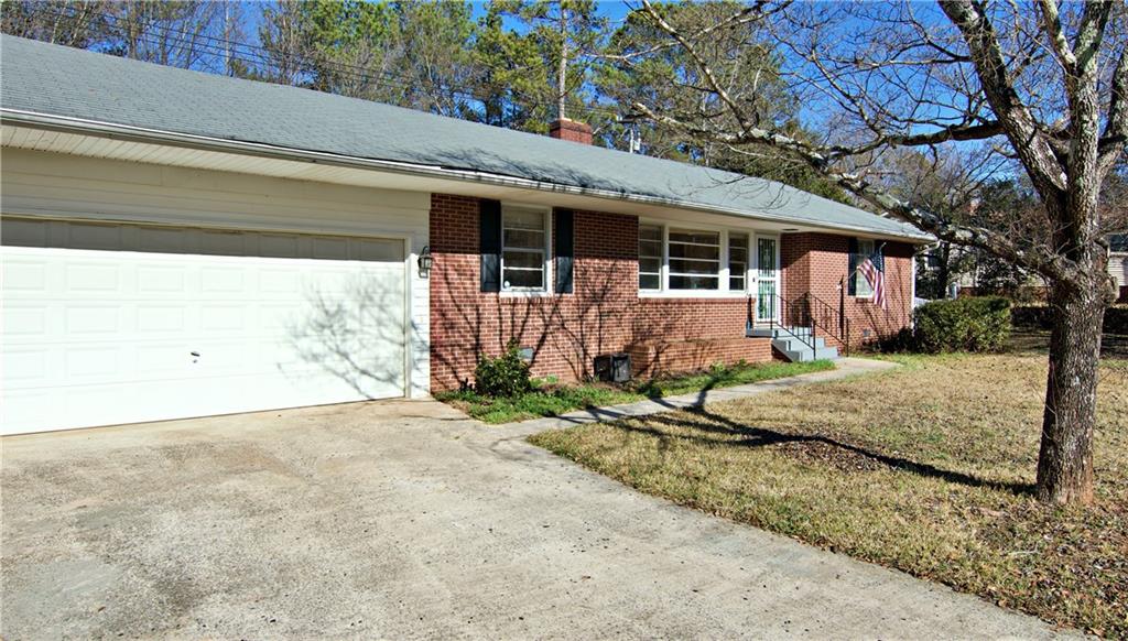 222 Bedford Forest Avenue Anderson, SC 29625